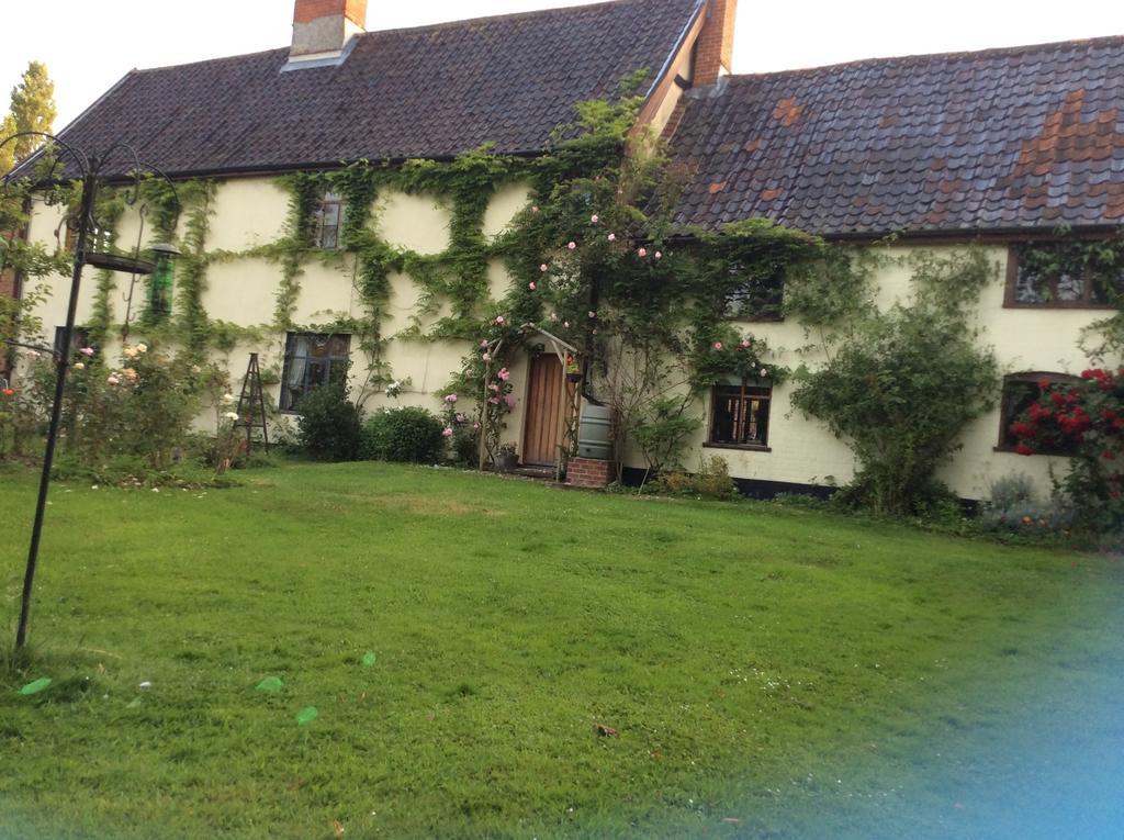 Valley Farmhouse, Westhall Redisham Exterior photo